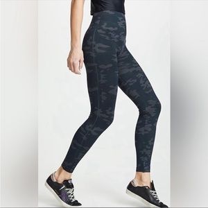 Spanx Look At Me Now Seamless Camo Leggings Medium M